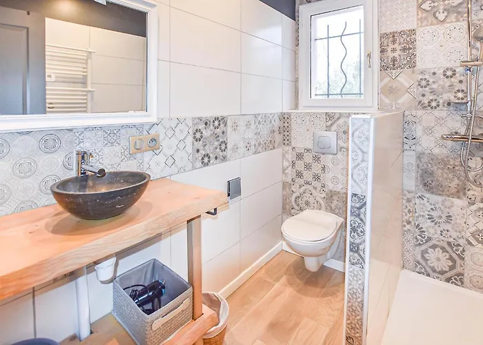 Lovely In With House A Panoramic View 마네